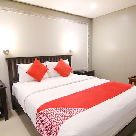 Oyo 103 Artina Suites Hotel Makati City Esterno foto
