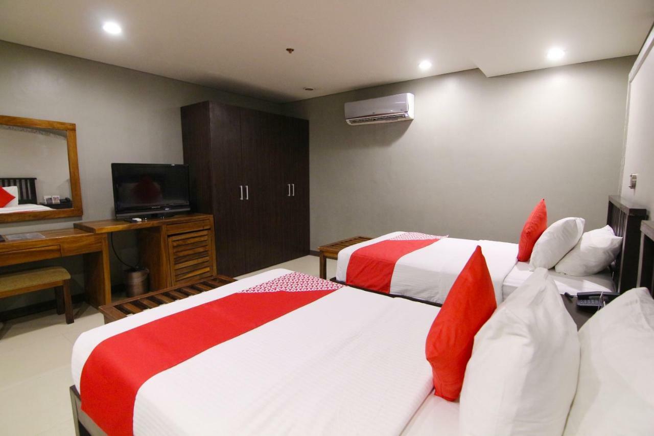 Oyo 103 Artina Suites Hotel Makati City Esterno foto
